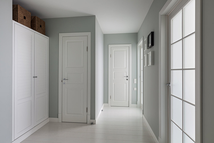 whiteDoorsWhiteFloor