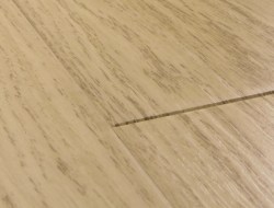 laminat_quick_step_impressive_ultra_imu3105_doska_belogo_duba_lakirovannaya_33_klass_12_mm1